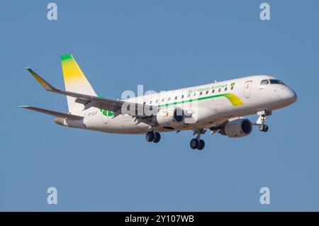 Embraer 170/175 Flugzeug der Fluggesellschaft Mauritania Airlines am Flughafen Gran Canaria, Gando. Stockfoto