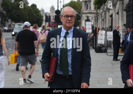 London, Großbritannien. September 2024. Sir Patrick Vallance, Staatsminister für Wissenschaft im Ministerium für Wissenschaft, Innovation und Technologie außerhalb des britischen Parlaments. Quelle: MARTIN DALTON/Alamy Live News Stockfoto