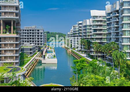 Singapur - 13. Juni 2024: Wunderschöner Morgen in Keppel Bay Luxury Residences. Keppel Bay ist das Juwel an der Südküste Singapurs Stockfoto