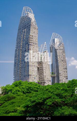 Singapur - 13. Juni 2024: Keppel Bay ist ein luxuriöser Wohnkomplex am Wasser. Dieser luxuriöse Wohnkomplex am Wasser hat viele Design- und Designelemente erhalten Stockfoto