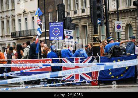 LONDON, GROSSBRITANNIEN. September 2024. Die Aktivisten, die an der Demonstration „Wiedereingliederung der EU“ für den wiedereingliederungsmarsch der EU am 18. September 2024 in London, Großbritannien, teilnahmen. (Quelle: Siehe Li/Picture Capital/Alamy Live News Stockfoto