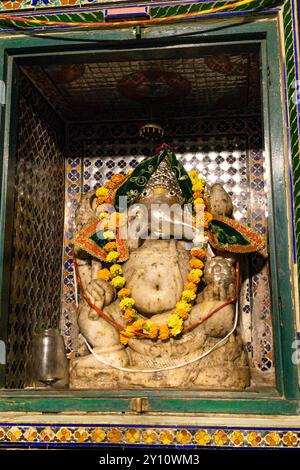 Statue des hinduistischen Fürsten ganesha am Hauseingang für Wohlbefinden Stockfoto