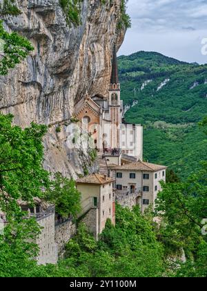 Madonna della Corona bei Spiazzi Stockfoto