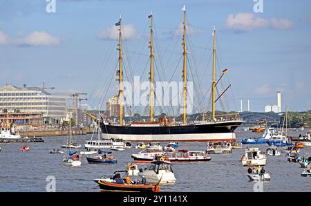 Europa, Deutschland, Hansestadt Hamburg, Hafen, Elbe, Ankunftsparade der restaurierten windjammer Peking, 1911 in Hamburg gebauter Viermeister, Flying P-Liner der Reederei F. Laeisz, Frachtschiff Stockfoto