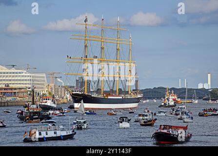 Europa, Deutschland, Hansestadt Hamburg, Hafen, Elbe, Ankunftsparade der restaurierten windjammer Peking, 1911 in Hamburg gebauter Viermeister, Flying P-Liner der Reederei F. Laeisz, Frachtschiff Stockfoto