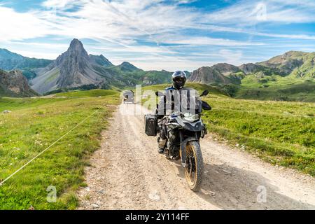 BMW GS auf der Maira Stura Ridge Road Stockfoto