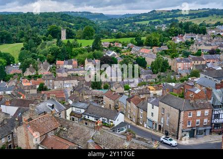 Culloden Tower und Swaledale, von Richmond Castle aus gesehen, Richmond, North Yorkshire Stockfoto