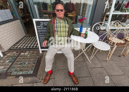 England, Kent, Margate, Die Altstadt, Gut Gekleideter Älterer Mann Stockfoto