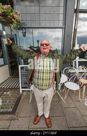 England, Kent, Margate, Die Altstadt, Gut Gekleideter Älterer Mann Stockfoto