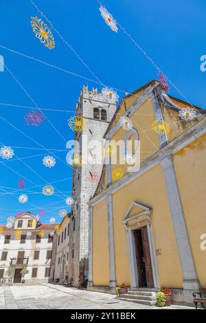 Motovun oder Montona, Zentralistrien, Kroatien. Die Pfarrkirche St. Stephan im historischen Zentrum Stockfoto