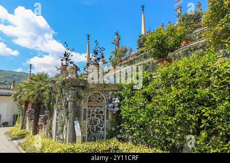 Der kunstvolle Garten auf der Isola Bella, einer der Borromäischen Inseln des Lago Maggiore in Norditalien Stockfoto
