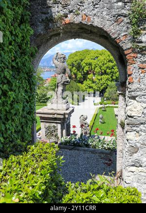 Der kunstvolle Garten auf der Isola Bella, einer der Borromäischen Inseln des Lago Maggiore in Norditalien Stockfoto