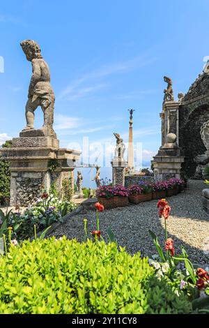Der kunstvolle Garten auf der Isola Bella, einer der Borromäischen Inseln des Lago Maggiore in Norditalien Stockfoto
