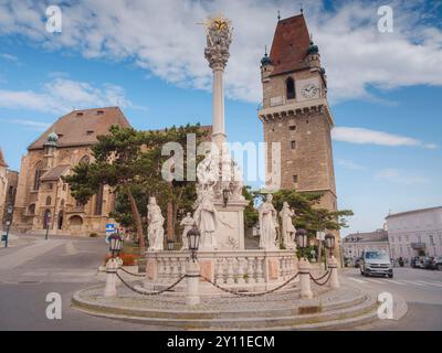 Perchtoldsdorf, Österreich - 22. JULI 2023. Historische Altstadt mit befestigtem Turm, erbaut im 15. Und 16. Jahrhundert. Stadt Perchtoldsdorf, Landkreis Moedling, Niederösterreich. Stockfoto