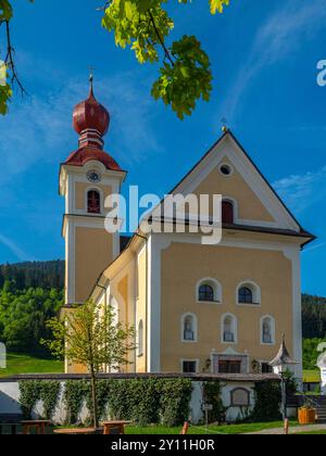 Heilig-Kreuz-Kirche in Going am Wilden Kaiser, Alpen, Wilder Kaiser, Kaisergebirge, Tirol, Österreich, Österreich Stockfoto