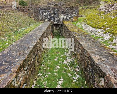 Ruine im historischen Kupferbergwerk Düppenweiler, Gemeinde Beckingen, Landkreis Merzig-Wadern, Saarland Stockfoto