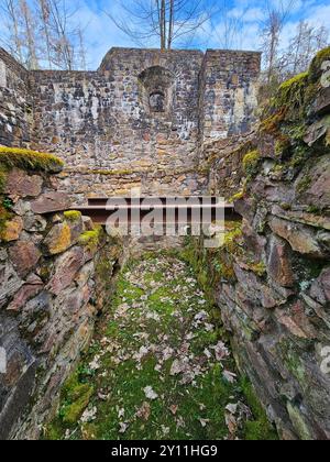 Ruine im historischen Kupferbergwerk Düppenweiler, Gemeinde Beckingen, Landkreis Merzig-Wadern, Saarland Stockfoto