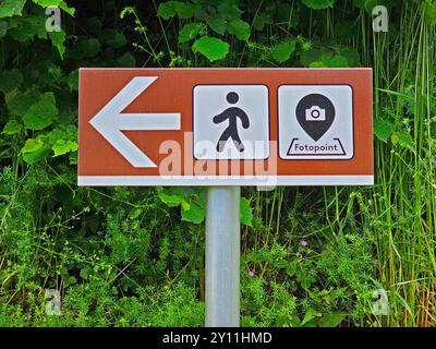 Foto-Punkt-Schild in St. Magdalena, Naturpark Puez-Geisler, Villnöss-Tal, Trentino-Südtirol, Villnöss, Villnösser Tal, Provinz Bozen, Südtirol, Alpen, Dolomiten, Naturpark Puez-Geisler, Geisler-Gruppe, Trentino-Südtirol, Italien, Italia Stockfoto