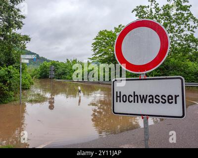 Hochwasser der Saar in Staadt, Kastel-Staadt, Saarflut nach Starkregen am Pfingsttag 2024, Saartal, Naturpark Saar-Hunsrück, Rheinland-Pfalz, Deutschland Stockfoto