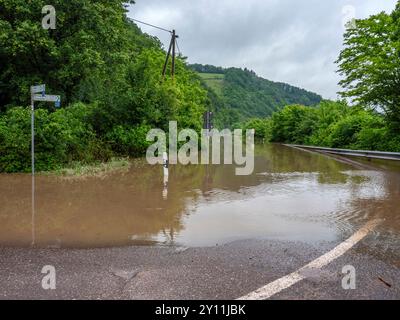 Hochwasser der Saar in Staadt, Kastel-Staadt, Saarflut nach Starkregen am Pfingsttag 2024, Saartal, Naturpark Saar-Hunsrück, Rheinland-Pfalz, Deutschland Stockfoto