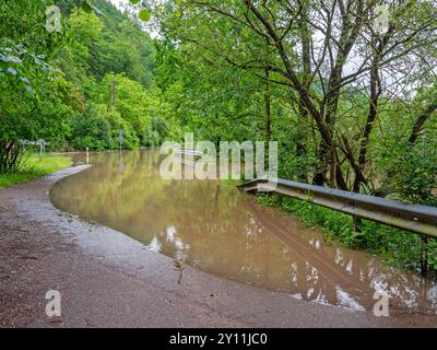 Hochwasser der Saar in Staadt, Kastel-Staadt, Saarflut nach Starkregen am Pfingsttag 2024, Saartal, Naturpark Saar-Hunsrück, Rheinland-Pfalz, Deutschland Stockfoto