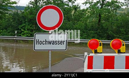 Hochwasser der Saar in Staadt, Kastel-Staadt, Saarflut nach Starkregen am Pfingsttag 2024, Saartal, Naturpark Saar-Hunsrück, Rheinland-Pfalz, Deutschland Stockfoto