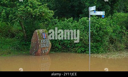 Hochwasser der Saar in Staadt, Kastel-Staadt, Saarflut nach Starkregen am Pfingsttag 2024, Saartal, Naturpark Saar-Hunsrück, Rheinland-Pfalz, Deutschland Stockfoto