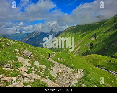 Aufstieg von Madau zur Memminger Hütte (2242m), Lechtaler Alpen, Tirol, Österreich, Weitwanderweg E5, Alpenüberquerung von Oberstdorf nach Meran Stockfoto