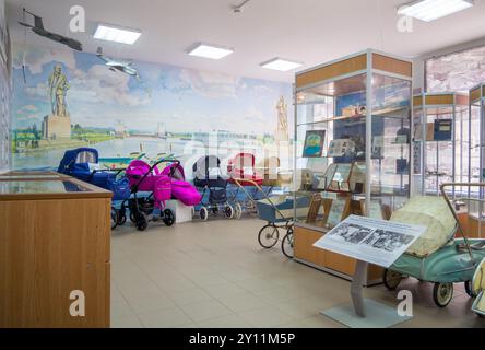 Dubna, Russland - 22. August 2023: Halle zur Geschichte des Kinderwagens, Museum für Geschichte der Kreuzfahrtraketen, Dubna, Region Moskau Stockfoto