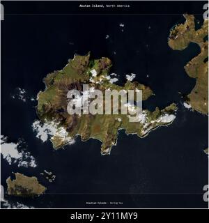 Akutan Island in der Beringsee, die zu den Vereinigten Staaten gehört, wurde auf einem Satellitenbild vom 12. Oktober 2017 quadratisch zugeschnitten Stockfoto