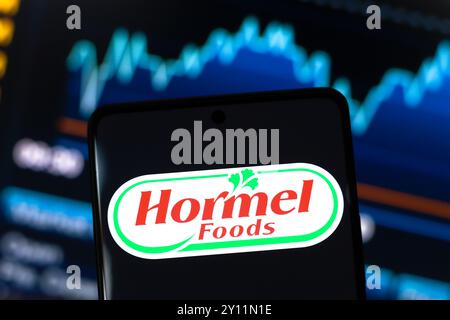 In dieser Abbildung wird das Logo der Hormel Foods Corporation auf einem Smartphone-Bildschirm angezeigt. Stockfoto