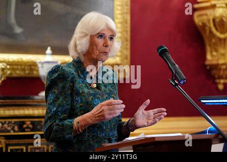 Königin Camilla, Schirmherr von Book Aid International, spricht während eines Empfangs zum 70. Jahrestag von Book Aid International im St James's Palace in London. Bilddatum: Mittwoch, 4. September 2024. Stockfoto