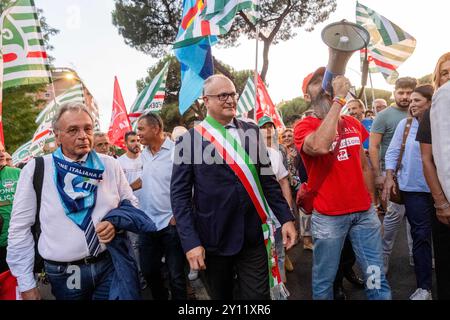 Roma, Italien. September 2024. IL Sindaco di Roma Roberto Gualtieri in occasione della fiaccolata organizzata dai sindacati a sostegno della Fondazione Santa Lucia IRCCS A Roma, Mercoled&#xec; 04 Settembre 2024 (Foto Mauro Scrobogna/LaPresse) der Major von Rom Roberto Gualtieri anlässlich der Fackelzug, die von den Gewerkschaften zur Unterstützung der Santa Lucia Stiftung Santa Lucia Labogna Live Presse, Foto von der Stiftung, 04 September 2024 in Rom, Foto von Labogna, Labogna Presse Stockfoto