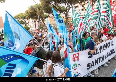 Roma, Italien. September 2024. Fiaccolata organizzata dai sindacati a sostegno della Fondazione Santa Lucia IRCCS A Roma, Mercoled&#xec; 04 Settembre 2024 (Foto Mauro Scrobogna/LaPresse) der Fackelzug, der von den Gewerkschaften zur Unterstützung der Santa Lucia IRCCS Foundation in Rom organisiert wurde, Mittwoch, 04 September 2024 (Foto: Mauro Scrobogna/LaPresse) Credit: LaPresse/Alamy Live News Stockfoto