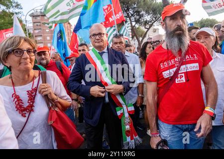 Roma, Italien. September 2024. IL Sindaco di Roma Roberto Gualtieri in occasione della fiaccolata organizzata dai sindacati a sostegno della Fondazione Santa Lucia IRCCS A Roma, Mercoled&#xec; 04 Settembre 2024 (Foto Mauro Scrobogna/LaPresse) der Major von Rom Roberto Gualtieri anlässlich der Fackelzug, die von den Gewerkschaften zur Unterstützung der Santa Lucia Stiftung Santa Lucia Labogna Live Presse, Foto von der Stiftung, 04 September 2024 in Rom, Foto von Labogna, Labogna Presse Stockfoto