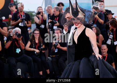 Lady Gaga mit ihrem Verlobten Michael Polansky bei der Premiere des Kinofilms 'Joker: Folie à Deux' auf der Biennale di Venezia 2024 / 81. Internationale Filmfestspiele von Venedig im Palazzo del Cinema. Venedig, 04.09.2024 Stockfoto