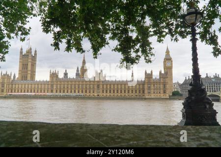 London, Großbritannien. September 2024. Houses of Parliament aus Sicht des St. Thomas's Hospital. Das Parlament ist nach der Sommerpause wieder in der Sitzung, und die Konservative Partei ist dabei, einen neuen Vorsitzenden zu wählen, wobei Priti Patel nach der ersten Runde der Abstimmungen des Parlamentsabgeordneten scheiterte. Quelle: Anna Watson/Alamy Live News Stockfoto