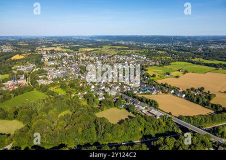 Luftbild, Übersicht mit Ortsansicht Mittelstraße in Sprockhövel, Wohngebiet mit Fernsicht, Wiesen und Felder und Waldstücke, Haßlinghausen, Sprockhövel, Ruhrgebiet, Nordrhein-Westfalen, Deutschland ACHTUNGxMINDESTHONORARx60xEURO *** Luftaufnahme, Übersicht mit Nahsicht Mittelstraße in Sprockhövel, Wohngebiet mit Fernsicht, Wiesen und Felder und Wald, Haßlinghausen, Sprockhövel, Ruhrgebiet, Nordrhein-Westfalen, Deutschland ACHTUNGxMINDESTHONORARx60xEURO Stockfoto