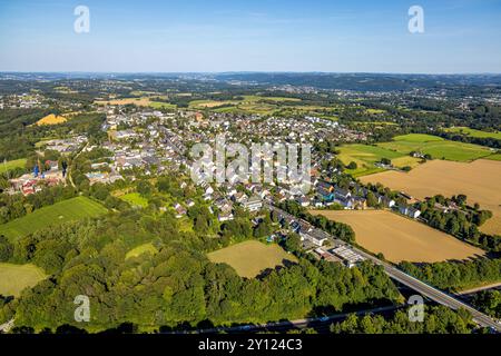 Luftbild, Übersicht mit Ortsansicht Mittelstraße in Sprockhövel, Wohngebiet mit Fernsicht, Wiesen und Felder und Waldstücke, Haßlinghausen, Sprockhövel, Ruhrgebiet, Nordrhein-Westfalen, Deutschland ACHTUNGxMINDESTHONORARx60xEURO *** Luftaufnahme, Übersicht mit Nahsicht Mittelstraße in Sprockhövel, Wohngebiet mit Fernsicht, Wiesen und Felder und Wald, Haßlinghausen, Sprockhövel, Ruhrgebiet, Nordrhein-Westfalen, Deutschland ACHTUNGxMINDESTHONORARx60xEURO Stockfoto