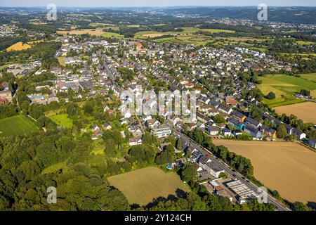 Luftbild, Übersicht mit Ortsansicht Mittelstraße in Sprockhövel, Wohngebiet mit Fernsicht, Wiesen und Felder und Waldstücke, Haßlinghausen, Sprockhövel, Ruhrgebiet, Nordrhein-Westfalen, Deutschland ACHTUNGxMINDESTHONORARx60xEURO *** Luftaufnahme, Übersicht mit Nahsicht Mittelstraße in Sprockhövel, Wohngebiet mit Fernsicht, Wiesen und Felder und Wald, Haßlinghausen, Sprockhövel, Ruhrgebiet, Nordrhein-Westfalen, Deutschland ACHTUNGxMINDESTHONORARx60xEURO Stockfoto