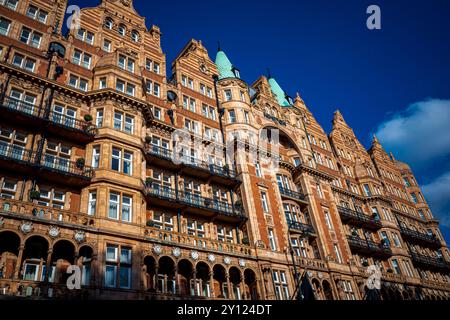 Kimpton Fitzroy Hotel in London am Russell Square in Bloomsbury London. Ursprünglich das Hotel Russell, Architekten Charles Fitzroy Doll, eröffnet 1900 Stockfoto