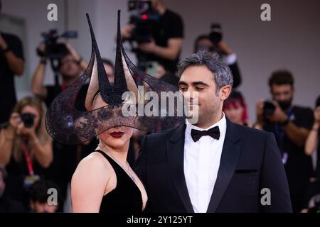 Lido Di Venezia, Italien. September 2024. Lady Gaga und Michael Polansky besuchen den roten Teppich „Joker: Folie a Deux“ während des 81. Internationalen Filmfestivals von Venedig am 4. September 2024 in der Sala Grande. © Foto: Cinzia Camela. Quelle: Live Media Publishing Group/Alamy Live News Stockfoto