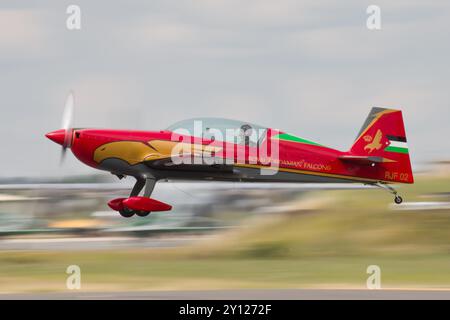 Eines der Royal Jordanian Falcons, die bei der Royal International Air Tattoo 2024 starten. Stockfoto