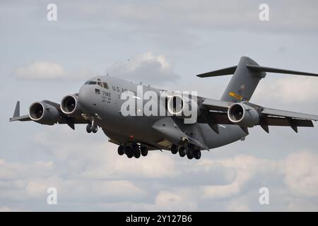 USAF C-17A Globemaster II kommt bei der Royal International Air Tattoo 2024 an. Stockfoto