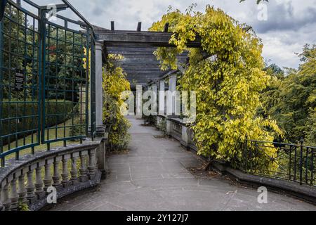 Der Hill Garden and Pergola ist ein wunderschöner versteckter Garten im Norden Londons. Stockfoto