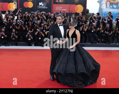 Venedig, Italien. September 2024. VENEDIG, ITALIEN. 4. September 2024: Lady Gaga & Michael Polansky bei der Premiere von „Joker: Folie a Deux“ beim 81. Internationalen Filmfestival von Venedig. Foto: Kristina Afanasyeva/Featureflash Credit: Paul Smith/Alamy Live News Stockfoto