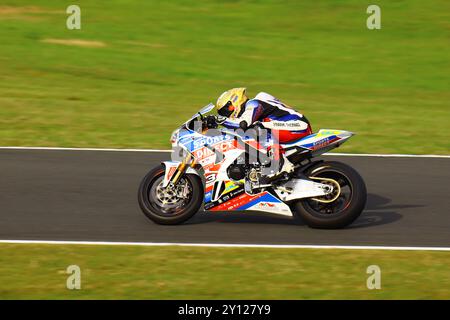 BRITISCHE SUPERBIKES IM CADWELL PARK 2024 Stockfoto