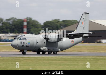 Eine rumänische Luftwaffe C-27J Spartan kommt bei der Royal International Air Tattoo 2024 an. Stockfoto