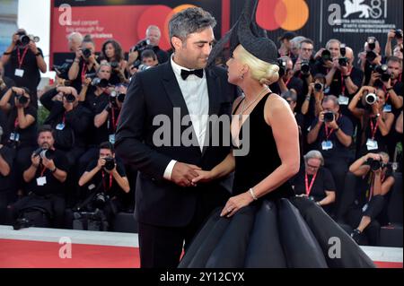 Venezia, Italien. September 2024. Lady Gaga und Michael Polansky nehmen am Mittwoch, den 4. September 2024, auf dem roten Teppich „Joker: Folie à Deux“ auf dem 81. Internationalen Filmfestival von Venedig in Venedig Teil. Foto: Rocco Spaziani/UPI Credit: UPI/Alamy Live News Stockfoto