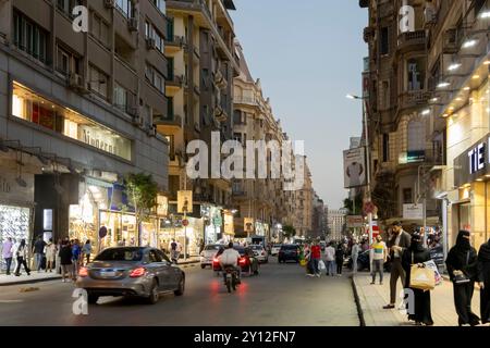 Nacht des Stadtzentrums, Talaat Harb in der Nähe des Tahrir-Platzes, Kairo, Ägypten, Nordafrika, Afrika Stockfoto